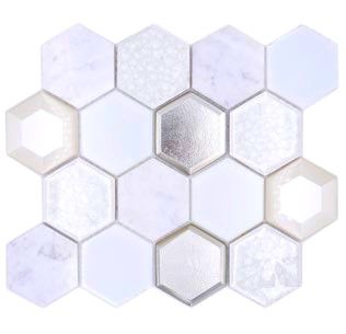 ROYAL 1657 Fehér márvány roppantott üveg és különböző arany hexagon mozaik