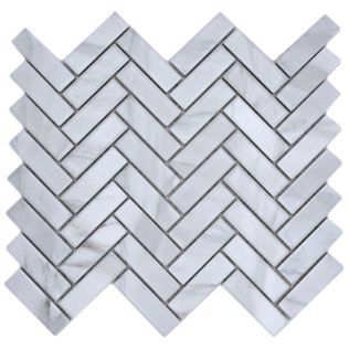 Fehér márványhatású halszálka design mozaik